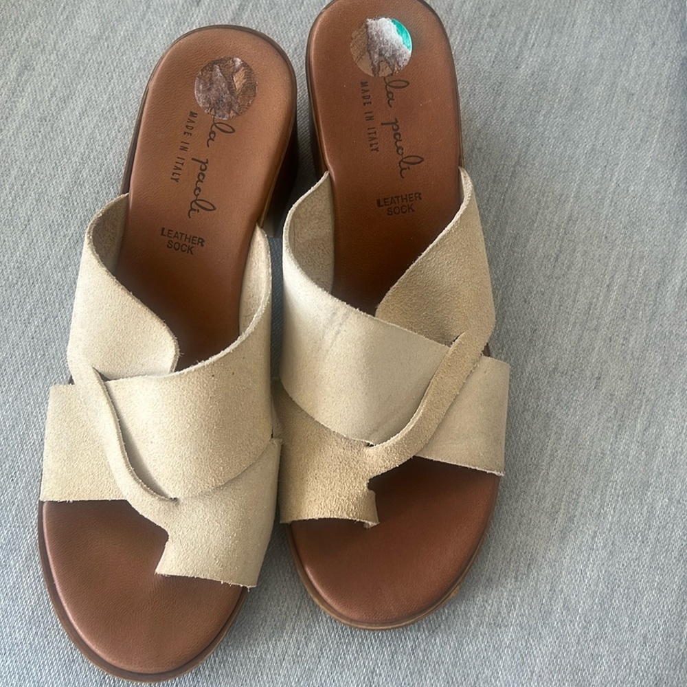 Sandals with thick heel